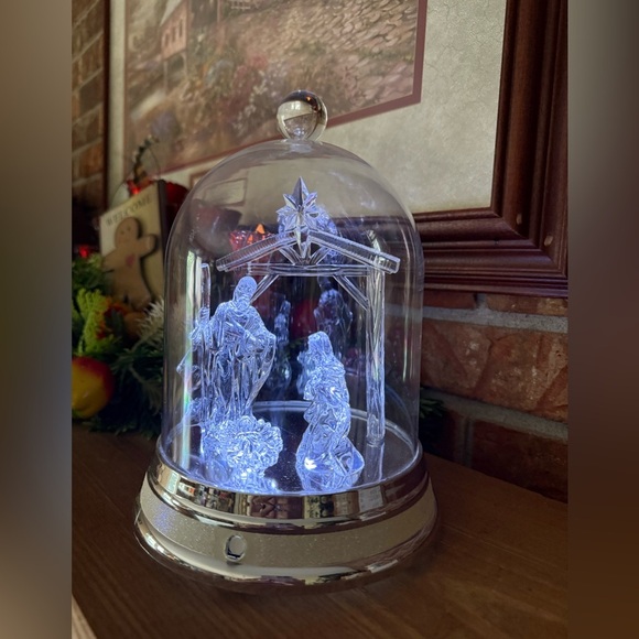 Illuminated Nativity Scene Musical Light Up Dome - Picture 1 of 8